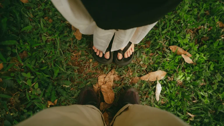 Emellan eller mellan