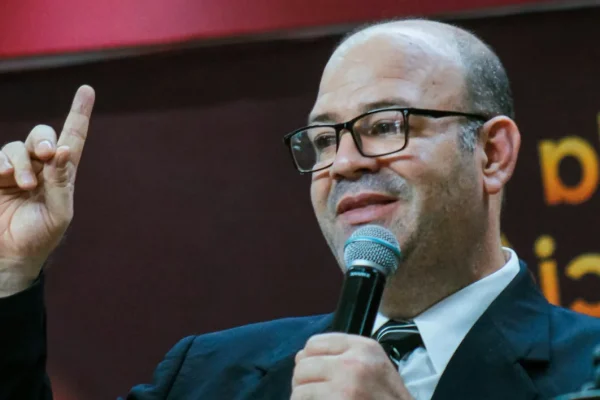 Framförallt eller framför allt – Vilket är rätt och när?